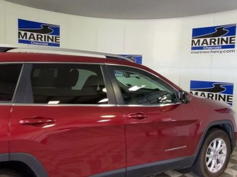 Used 2017 Jeep Cherokee Latitude w/ True North Edition AWD/4WD image 2