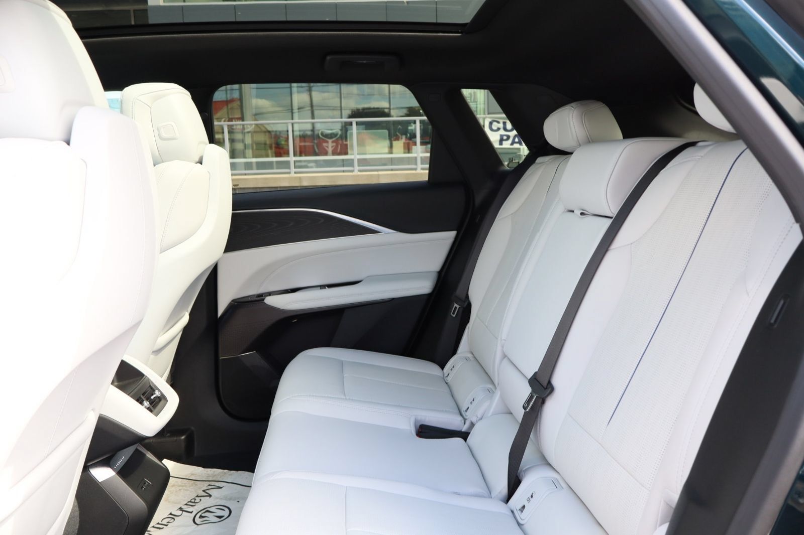 Used 2024 Cadillac Lyriq Luxury AWD/4WD image 35