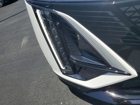 New 2025 Cadillac Lyriq Sport image 8