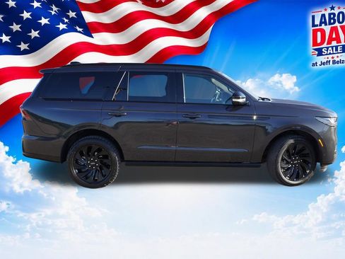 Used 2025 Lincoln Navigator Reserve w/ Jet Appearance Package AWD/4WD image 3
