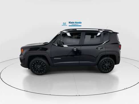 Used 2020 Jeep Renegade Latitude w/ Cold Weather Group AWD/4WD image 7