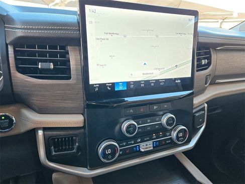 Used 2024 Ford Expedition Limited image 17