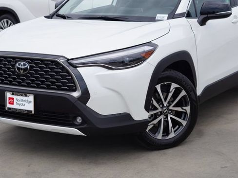 Used 2025 Toyota Corolla Cross XLE w/ Convenience Package FWD image 6