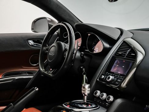 Used 2010 Audi R8 V10 image 56