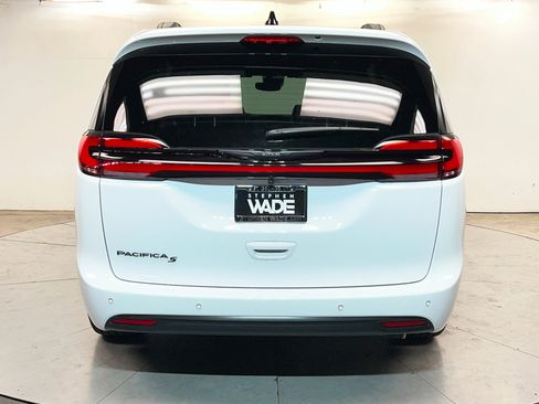 New 2026 Chrysler Pacifica Select w/ S Appearance Package FWD image 4