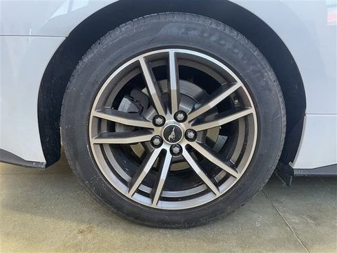 Used 2017 Ford Mustang Premium image 21