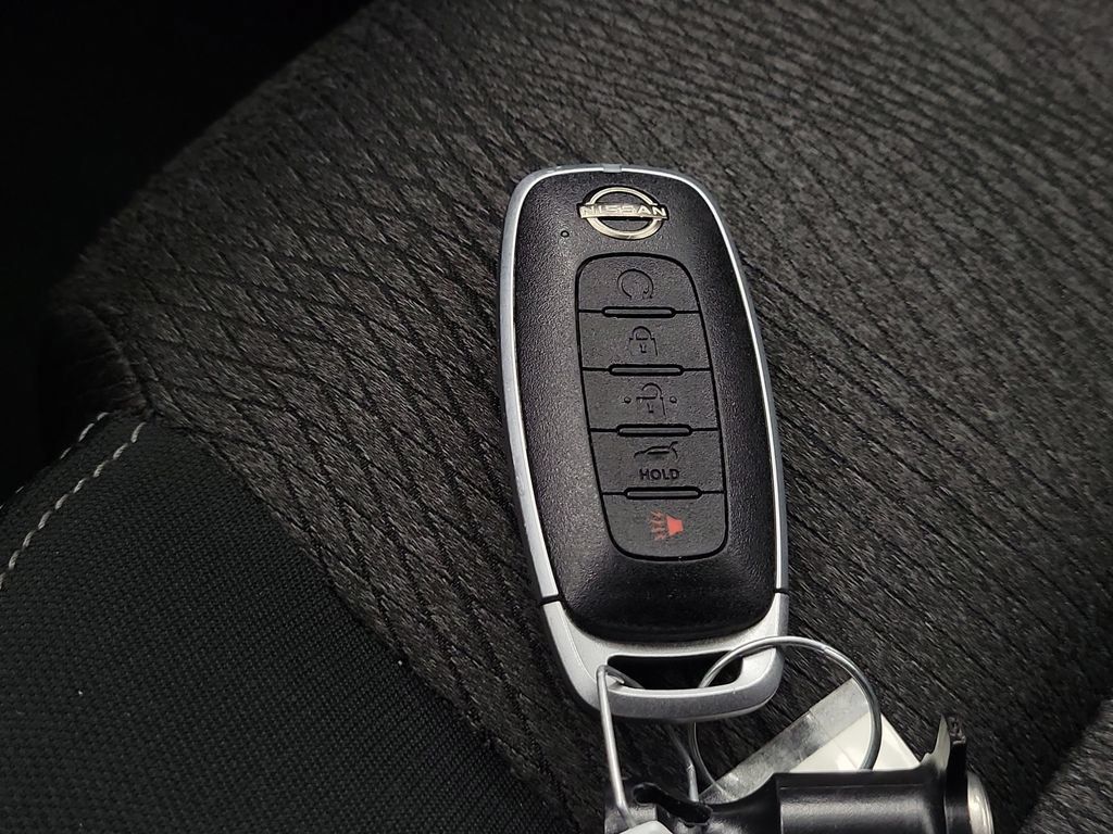 Used 2025 Nissan Rogue SV AWD/4WD image 26