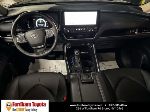 Used 2025 Toyota Grand Highlander AWD image 13