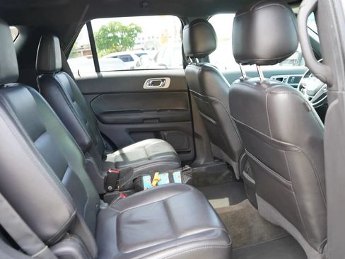 Used 2015 Ford Explorer XLT w/ Equipment Group 202A AWD/4WD image 19