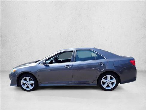 Used 2012 Toyota Camry SE FWD image 2