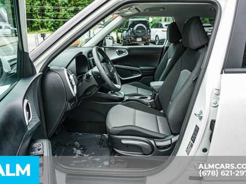 Used 2025 Kia Soul LX w/ LX Technology Package FWD image 20