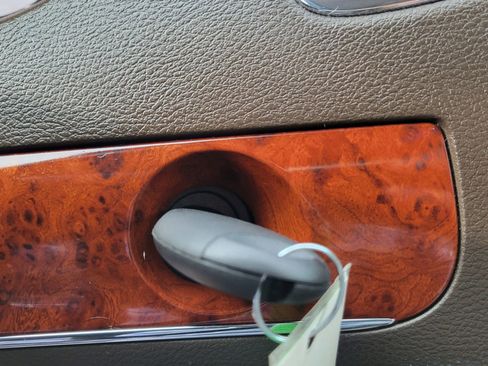 Used 2013 Chrysler Town & Country Touring-L w/ Driver Convenience Group image 21