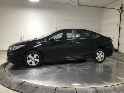Used 2018 Chevrolet Cruze LS image 4