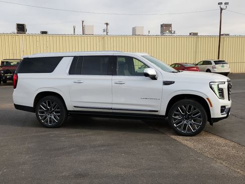 Used 2025 GMC Yukon XL Denali Ultimate w/ LPO, Floor Liner Package image 5