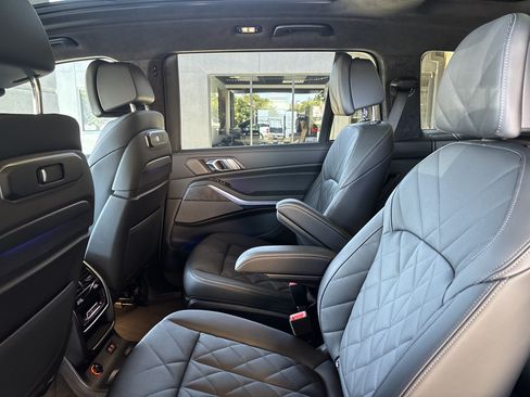 Used 2026 BMW X7 xDrive40i w/ M Sport Package AWD/4WD image 30