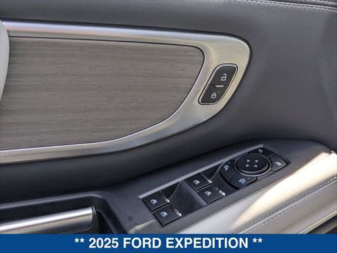 Certified 2025 Ford Expedition Platinum AWD/4WD image 11