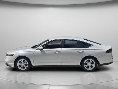 Used 2025 Honda Accord LX image 4