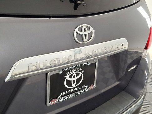 Used 2012 Toyota Highlander Limited w/ Tow Pkg AWD/4WD image 16