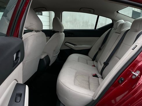 Used 2025 Nissan Altima 2.5 SV image 12