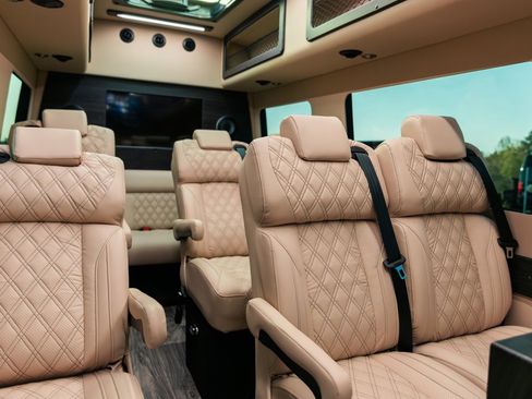 Used 2024 Mercedes-Benz Sprinter 3500 image 70