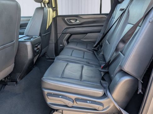 Used 2022 Chevrolet Suburban LT image 14