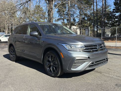 Used 2024 Volkswagen Tiguan SE image 7