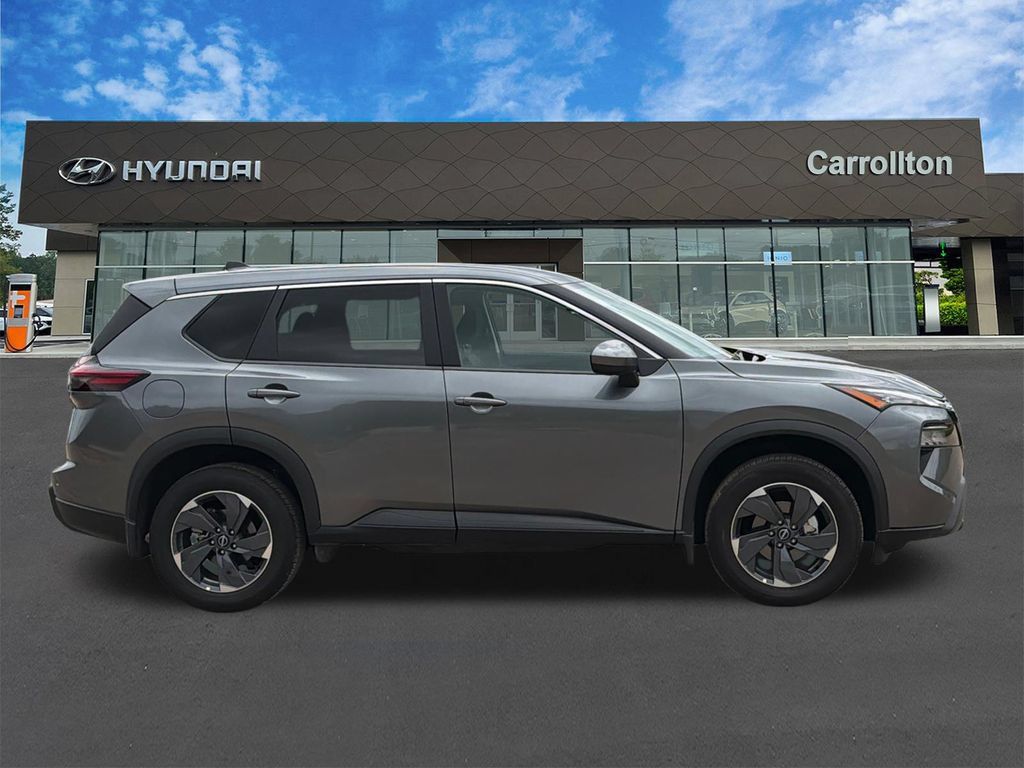 Used 2026 Nissan Rogue SV FWD image 4