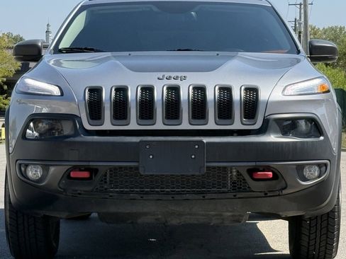 Used 2017 Jeep Cherokee Trailhawk w/ Comfort & Convenience Group image 9