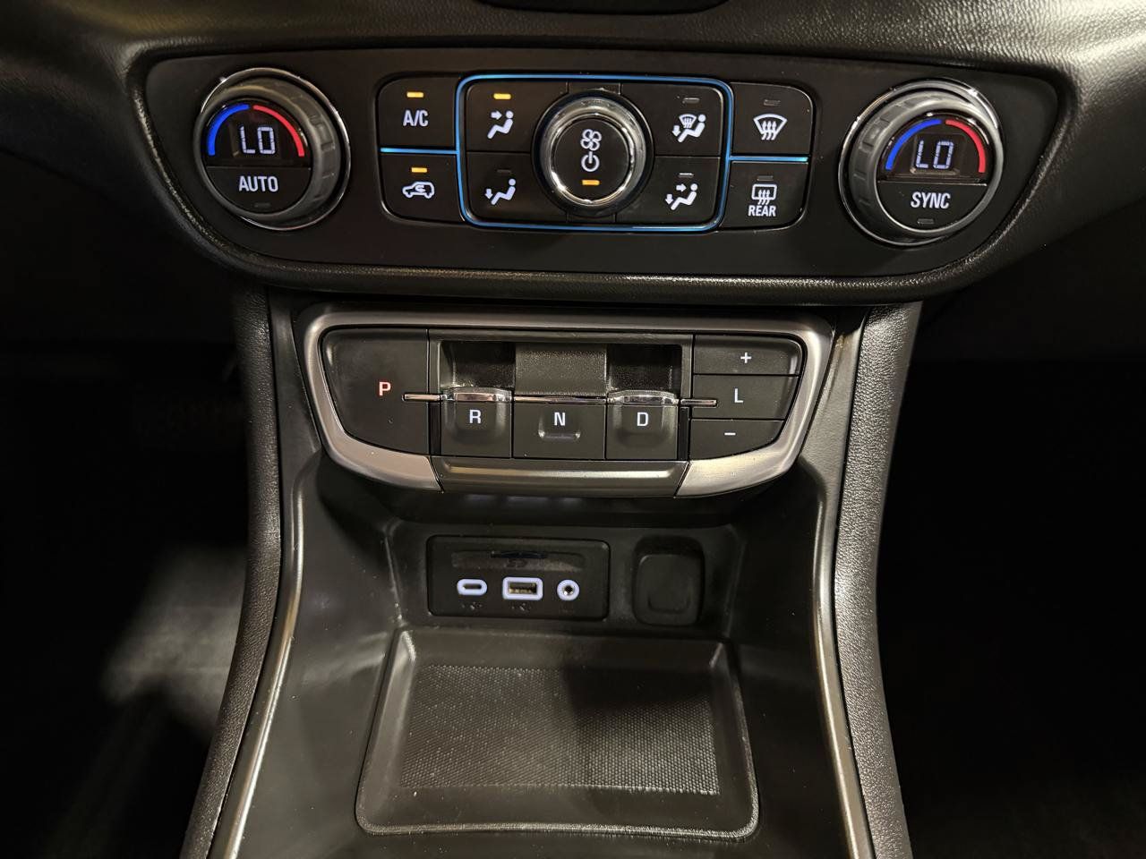 Used 2022 GMC Terrain AT4 w/ Tech Package AWD/4WD image 18