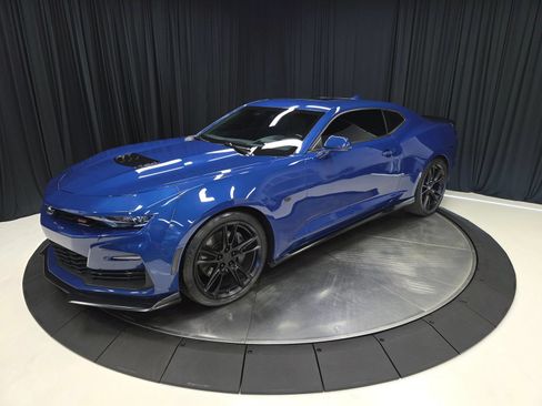 Used 2021 Chevrolet Camaro SS RWD image 8