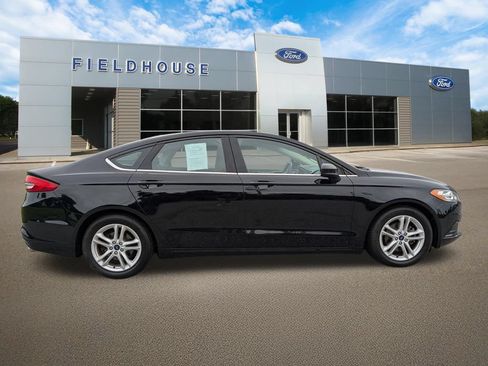 Used 2018 Ford Fusion SE w/ Fusion SE Technology Package FWD image 4