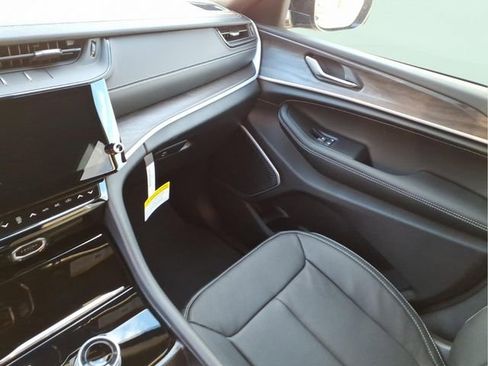 New 2026 Jeep Grand Cherokee Limited image 13