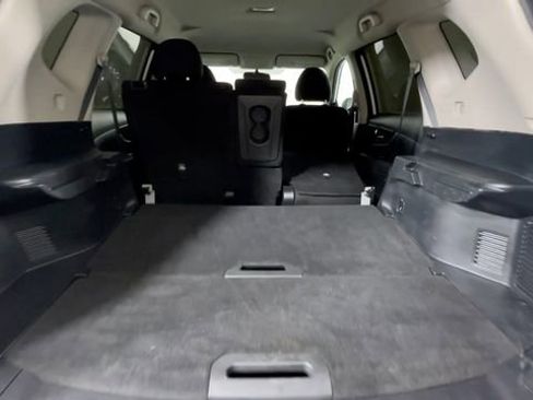 Used 2020 Nissan Rogue S FWD image 12