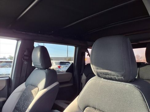 Used 2022 Ford Bronco Wildtrak image 17