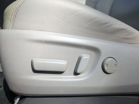 Used 2020 Toyota Sienna Limited image 19