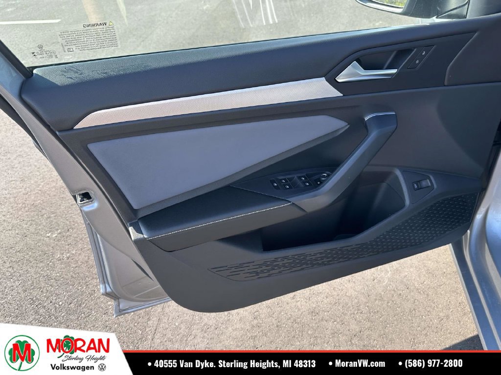 Used 2026 Volkswagen Jetta SE FWD image 14