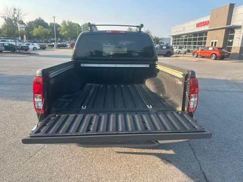 Used 2010 Nissan Frontier LE w/ LE Value Truck Pkg AWD/4WD image 11