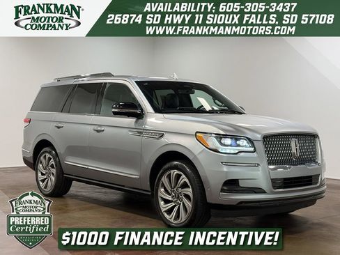 Used 2023 Lincoln Navigator Reserve image 1
