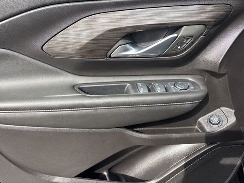 Used 2024 GMC Terrain SLE w/ Driver Convenience Package image 13