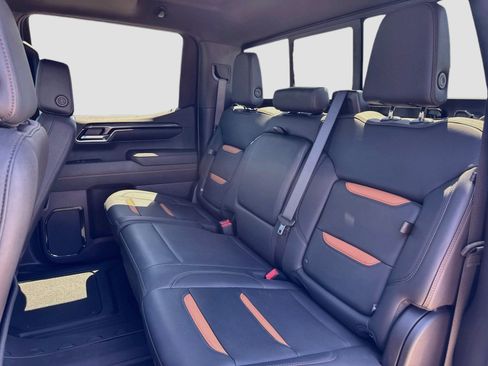 Used 2024 GMC Sierra 1500 AT4 w/ Technology Package AWD/4WD image 17