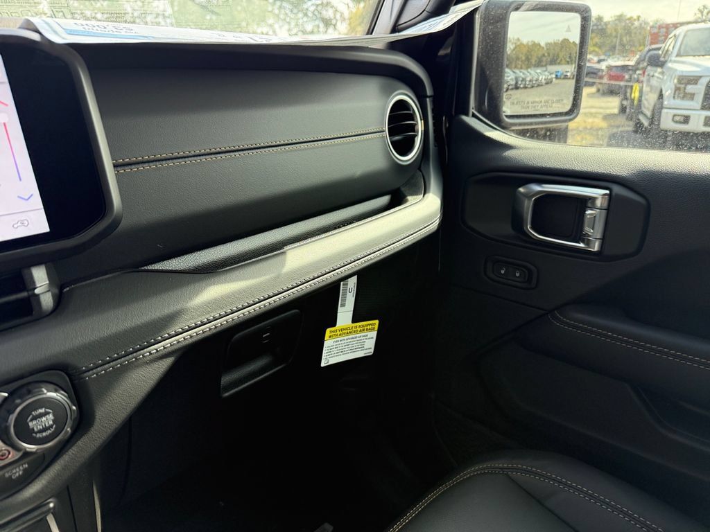 New 2025 Jeep Wrangler Unlimited Sahara AWD/4WD image 22