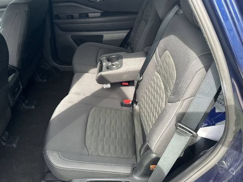 Used 2025 Nissan Pathfinder SV FWD image 12