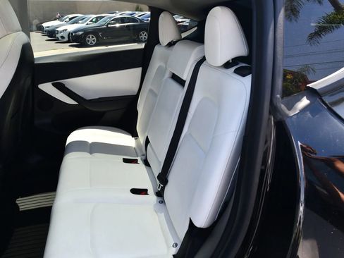 Used 2022 Tesla Model Y Performance AWD/4WD image 10