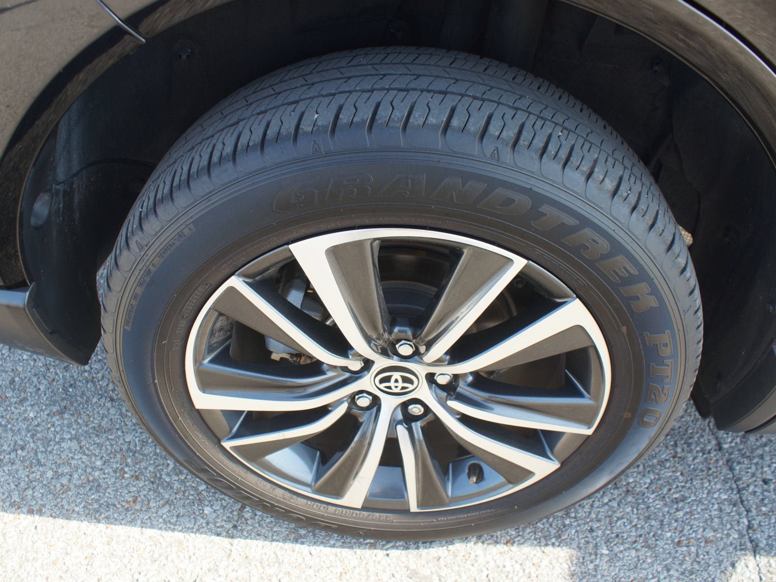 Used 2023 Toyota Venza LE AWD/4WD image 24