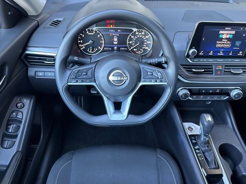 Used 2025 Nissan Altima 2.5 SV FWD image 28
