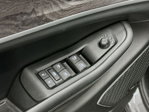 Used 2023 Jeep Grand Cherokee 4WD 4xe image 15