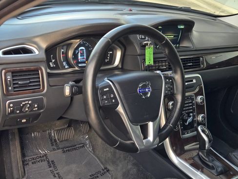 Used 2016 Volvo XC70 T5 Premier w/ Proximity Package AWD/4WD image 11