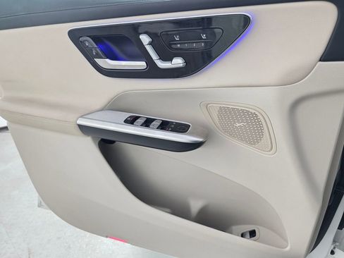 Used 2024 Mercedes-Benz GLC 300 image 24