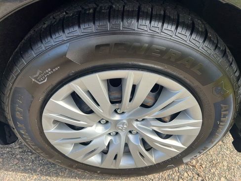 Used 2012 Toyota Camry LE image 10