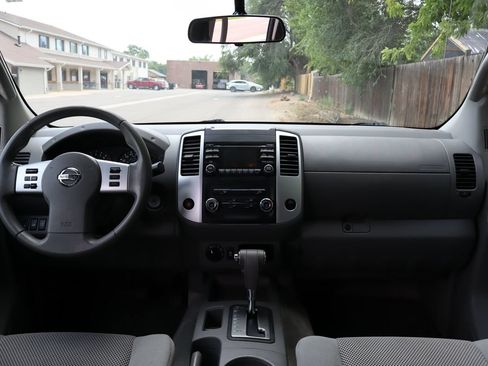 Used 2014 Nissan Frontier SV AWD/4WD image 15